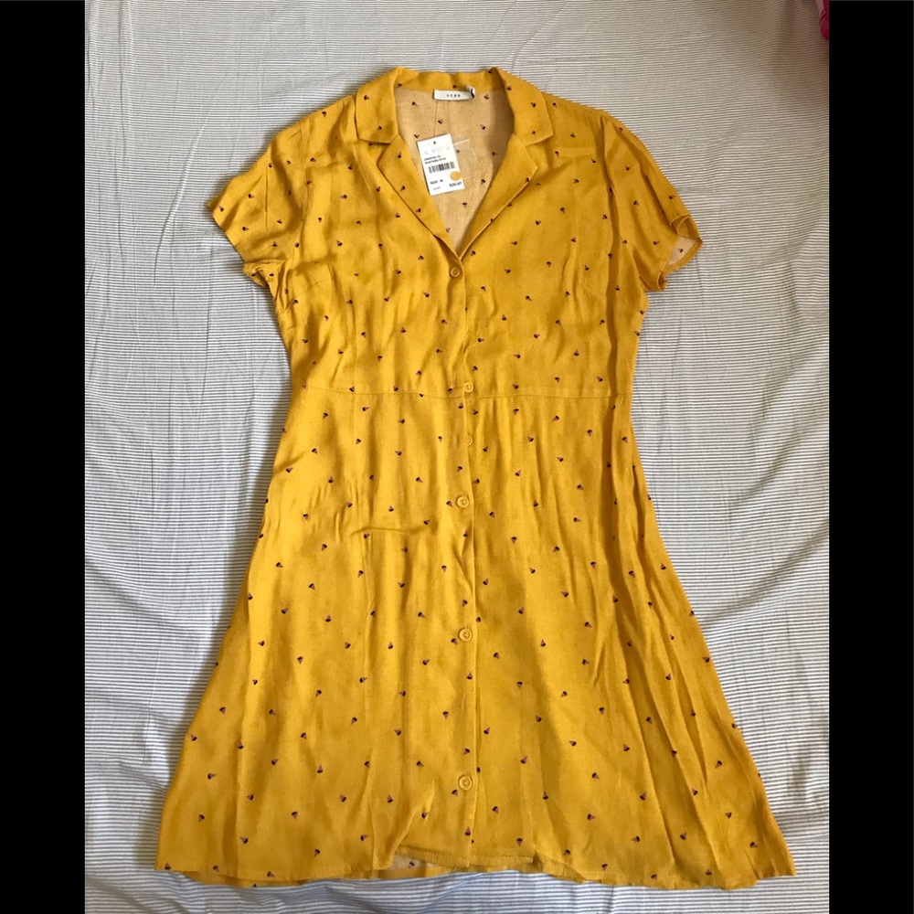 Cute yellow dress!